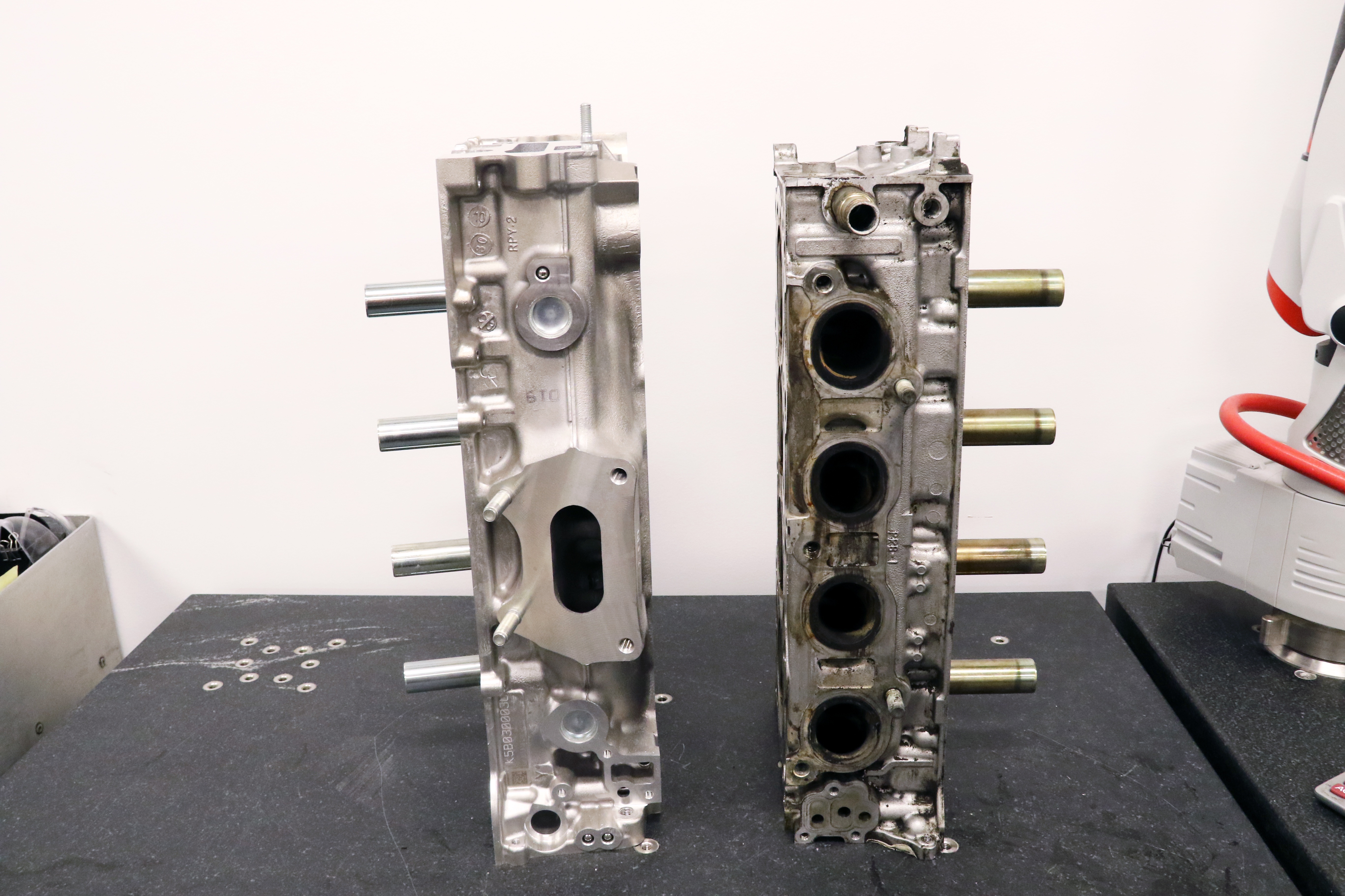Inside The Honda K20C1 (Type R) Cylinder Head With 4 Piston Racing
